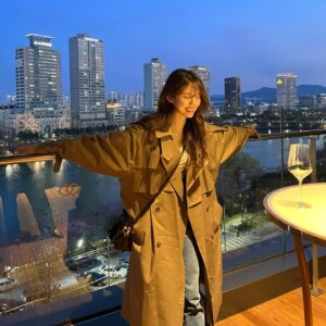 Chung Hye-lyn Instagram - 🥶🍷