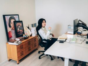 Chung Se-rang Instagram - 조용한생활 1월호를 위해 전예슬 작가님이 ( @junyesl ) 찍어주신 사진이 기뻐서 프로필을 변경해보았습니다 : )