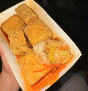 Chung Suet-Ying Instagram - 我坐在食物前面拎高隻手