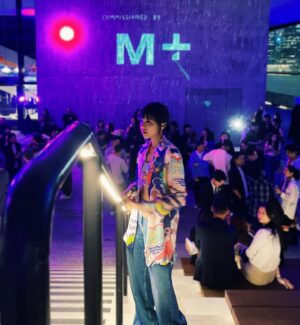 Chung Suet-Ying Instagram - 如果我是你今天我就會去 @mplusmuseum 一趟 在最後一天趕上 @aagff.mplus 電影節 但我不是你而且我在第一天就已趕去👓🕶️🥽

@chanelofficial