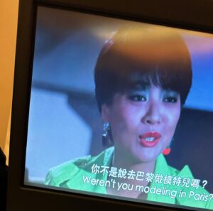 Chung Suet-Ying Instagram - 我坐兩程長途機的感受如下：
一、The Pier Business Lounge （65閘玉衡堂)
的脆皮燒肉震撼了我。
二、 , , （ , , )的雞肉燒賣（無影）震撼了我。
三、 , , （ , , )的海蜇滿足了我。
四、商務機艙內的煮魚（影得衰）震撼了我。
五、商務機艙內的雞粥震撼了我。
六丶機內娛樂有富美的電影（😄），讓我很有安全感。

不過，我點感受也及不上她咁深感受，這是她出生以來首次看到家鄉（經過），一定好感動，全因 @cathaypacific carry（攜帶）。
Merci（法語）（不是去法國）

#CathayPacific
#MoveBeyond
#MoveWithCathay
🪁