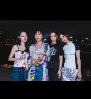 Chung Suet-Ying Instagram - 如果我是你今天我就會去 @mplusmuseum 一趟 在最後一天趕上 @aagff.mplus 電影節 但我不是你而且我在第一天就已趕去👓🕶️🥽

@chanelofficial