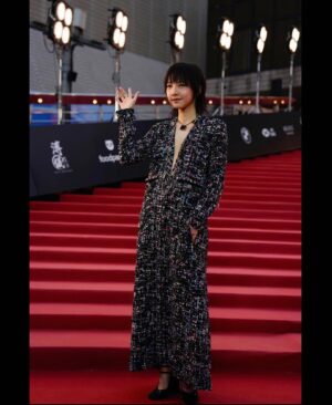 Chung Suet-Ying Instagram - @hongkongfilmawards ：
你好！
希望各位工作人員在這兩天休息得好。
我有看訪問和新聞，知道典禮現場位置很有限，
世界上也沒有任何一種途徑能購票（是），
謝謝你們在這樣的情況下也給我入場門票，
我真是香港中lucky的人，謝謝。

另一邊廂，感激你們
@chanelofficial 
@missfashioncloud 
及
@clarencelau 
@scscsh 
@siumei_zi 
@hillnexleex 
@zhanglooo 
@ngyingching 
@lyricistl.movie 

謝謝！