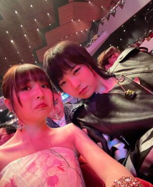 Chung Suet-Ying Instagram - @hongkongfilmawards ：
你好！
希望各位工作人員在這兩天休息得好。
我有看訪問和新聞，知道典禮現場位置很有限，
世界上也沒有任何一種途徑能購票（是），
謝謝你們在這樣的情況下也給我入場門票，
我真是香港中lucky的人，謝謝。

另一邊廂，感激你們
@chanelofficial 
@missfashioncloud 
及
@clarencelau 
@scscsh 
@siumei_zi 
@hillnexleex 
@zhanglooo 
@ngyingching 
@lyricistl.movie 

謝謝！