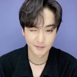 Chunji Instagram - 막차타기😀

#천지 #CHUNJI #1st_Single #too_late #이별이_늦어져서_미안해 #틴탑 #TEENTOP