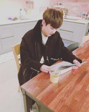 Chunji Instagram - 오늘도 연남동539 보자👍