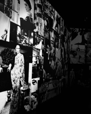 Cian-You Peng Instagram - 旅行回來後，在TPAC臺北表演藝術中心欣賞「CHANEL,A J ourney Into The Allure」展覽，透過這次的體驗，讓作為一個觀者的我，更清楚地了解CHANEL衣服的創作脈絡，也深深感受到品牌背後的活力及對文化藝術傳承的支持。這樣的品牌精神，就如同前導影片裡桂綸鎂的描述，CHANEL展現出各種獨特且迷人的風格魅力，那種魅力是無法抵擋的！

不管是CHANEL展覽或在旅行中的觀察都啟發了我，期許自己能夠更勇敢活出心中想成為的模樣和定義自己的生活態度。

I also like my steak medium rare, by the way.

Thank you @chanelofficial for the invitation.