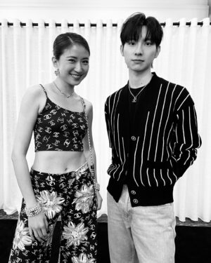 Cian-You Peng Instagram - 旅行回來後，在TPAC臺北表演藝術中心欣賞「CHANEL,A J ourney Into The Allure」展覽，透過這次的體驗，讓作為一個觀者的我，更清楚地了解CHANEL衣服的創作脈絡，也深深感受到品牌背後的活力及對文化藝術傳承的支持。這樣的品牌精神，就如同前導影片裡桂綸鎂的描述，CHANEL展現出各種獨特且迷人的風格魅力，那種魅力是無法抵擋的！

不管是CHANEL展覽或在旅行中的觀察都啟發了我，期許自己能夠更勇敢活出心中想成為的模樣和定義自己的生活態度。

I also like my steak medium rare, by the way.

Thank you @chanelofficial for the invitation.