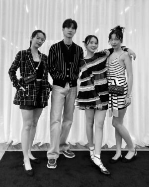 Cian-You Peng Instagram - 旅行回來後，在TPAC臺北表演藝術中心欣賞「CHANEL,A J ourney Into The Allure」展覽，透過這次的體驗，讓作為一個觀者的我，更清楚地了解CHANEL衣服的創作脈絡，也深深感受到品牌背後的活力及對文化藝術傳承的支持。這樣的品牌精神，就如同前導影片裡桂綸鎂的描述，CHANEL展現出各種獨特且迷人的風格魅力，那種魅力是無法抵擋的！

不管是CHANEL展覽或在旅行中的觀察都啟發了我，期許自己能夠更勇敢活出心中想成為的模樣和定義自己的生活態度。

I also like my steak medium rare, by the way.

Thank you @chanelofficial for the invitation.