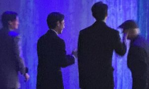 Cian-You Peng Instagram - 從小比起生日月
每年的12月是我最期待的月份

我總是期待著聖誕節和新年的到來

但自從爸媽都是在這個月相繼離開
現在面對12月的心情總覺得有些複雜
生活中偶爾會不經意的想起爸媽曾經的美好

回想起今年
也真心感謝這一年來關心和陪伴我的朋友

沒事的，我很好

2024繼續平凡中挖掘自己不凡的生活
祝大家冬至快樂🩵💙🤍