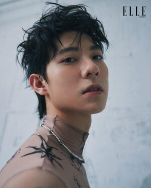 Cian-You Peng Instagram - ELLE FEATURE 彭千祐 @peng_cian 
身為新銳演員，作品還稱不上太多，彭千祐一路走來備受愛戴也曾受質疑，畢竟身為演員，就必須去面對無止盡的審視與被選擇，工作機會得來不易，每次的選角也是一次次的挑戰。

千祐在對未來的自己許下期望時，他給出的答案不是獲得多偉大的成就，也不是擁有多亮眼的成績，反倒淡淡地說：「好好生活、好好吃飯，身體要健康，繼續挑戰自己。」這一刻才明白，彭千祐不是我們眼中的一帆風順，而是懂得知足並享受其中，用著他那「看起來」毫不費力的佛系態度，繼續用心且努力的生活著。

EDITOR IN CHIEF_KAYT HSUEH
PHOTOGRAPH_HEDY CHANG
PROJECT MANAGEMENT_CHRISTY YANG
STYLING_TITI CHEN
MAKE UP_MU MU
HAIR_GARDEN@80’S STUDIO
TEXT_CHRISTY YANG
STYLING ASSISTANT_PERRI TSAI
REALIZATION_JIMMY ZHENG
SCULPTURE BY 臺灣藝術大學雕塑學系 謝宥正

追蹤 @elletaiwan 看更多娛樂新聞
🔗點擊連結主頁Link bio看彭千祐完整專訪

@peng_cian #彭千祐 #ELLETAIWAN #ELLE娛樂圈