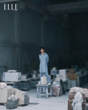 Cian-You Peng Instagram - ELLE FEATURE 彭千祐 @peng_cian 
身為新銳演員，作品還稱不上太多，彭千祐一路走來備受愛戴也曾受質疑，畢竟身為演員，就必須去面對無止盡的審視與被選擇，工作機會得來不易，每次的選角也是一次次的挑戰。

千祐在對未來的自己許下期望時，他給出的答案不是獲得多偉大的成就，也不是擁有多亮眼的成績，反倒淡淡地說：「好好生活、好好吃飯，身體要健康，繼續挑戰自己。」這一刻才明白，彭千祐不是我們眼中的一帆風順，而是懂得知足並享受其中，用著他那「看起來」毫不費力的佛系態度，繼續用心且努力的生活著。

EDITOR IN CHIEF_KAYT HSUEH
PHOTOGRAPH_HEDY CHANG
PROJECT MANAGEMENT_CHRISTY YANG
STYLING_TITI CHEN
MAKE UP_MU MU
HAIR_GARDEN@80’S STUDIO
TEXT_CHRISTY YANG
STYLING ASSISTANT_PERRI TSAI
REALIZATION_JIMMY ZHENG
SCULPTURE BY 臺灣藝術大學雕塑學系 謝宥正

追蹤 @elletaiwan 看更多娛樂新聞
🔗點擊連結主頁Link bio看彭千祐完整專訪

@peng_cian #彭千祐 #ELLETAIWAN #ELLE娛樂圈
