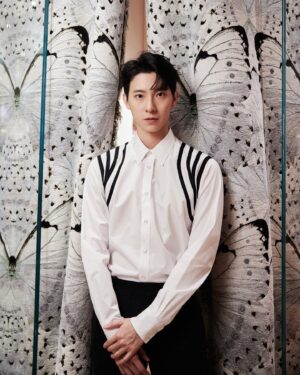 Cian-You Peng Instagram - 很開心參加 @alexandermcqueen 2024早春慶祝活動，簡單、自在、俐落是昨天的感想，覺得這件具有解構風格的襯衫，很像鬼滅之刃的上玄參，喜歡！
#AlexanderMcQueen
#McQueenPreSS24
#mcqueenjewelledsatch