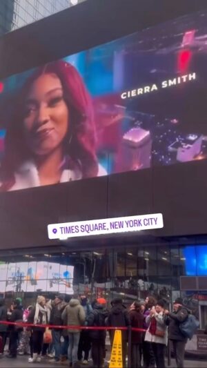 Cierra Smith Instagram - Is tht my name in TIMES SQUARE!? NEW YORK CITY?! 🔥🔥🔥. My mama go have a field day with this one 😆! THE DIRTY D SEASON 3 LOADING RIGHT NOW! Make sure y’all follow @thedirtydtvseries for updates! #DetroitActress #theDirtyD #newyork #newyorkcity #Peacock timessquare #COMINGSOON