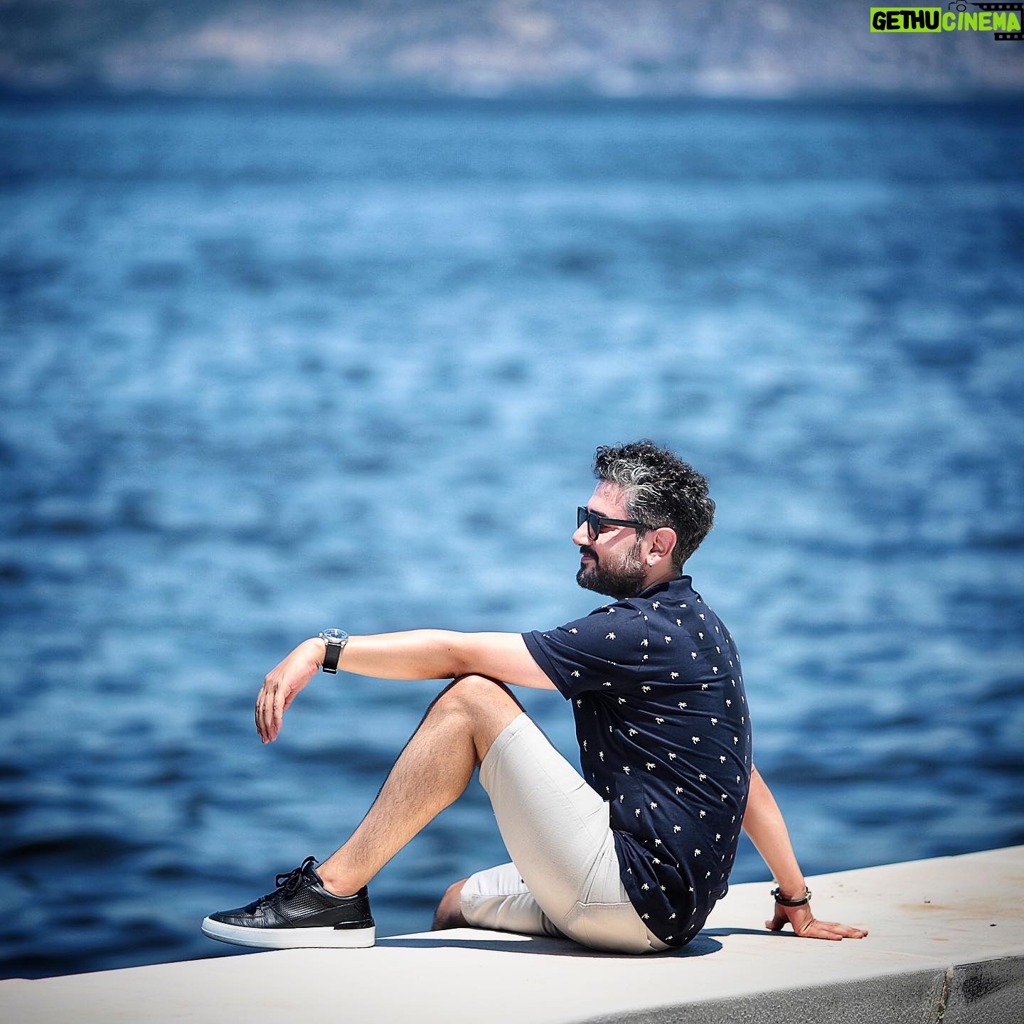 Cihan Ercan - 4.8K Likes - Bir Ankaralı kadar yüzebilirsiniz; ama bir Ankaralı gibi suya bakamazsınız. 😎☀️