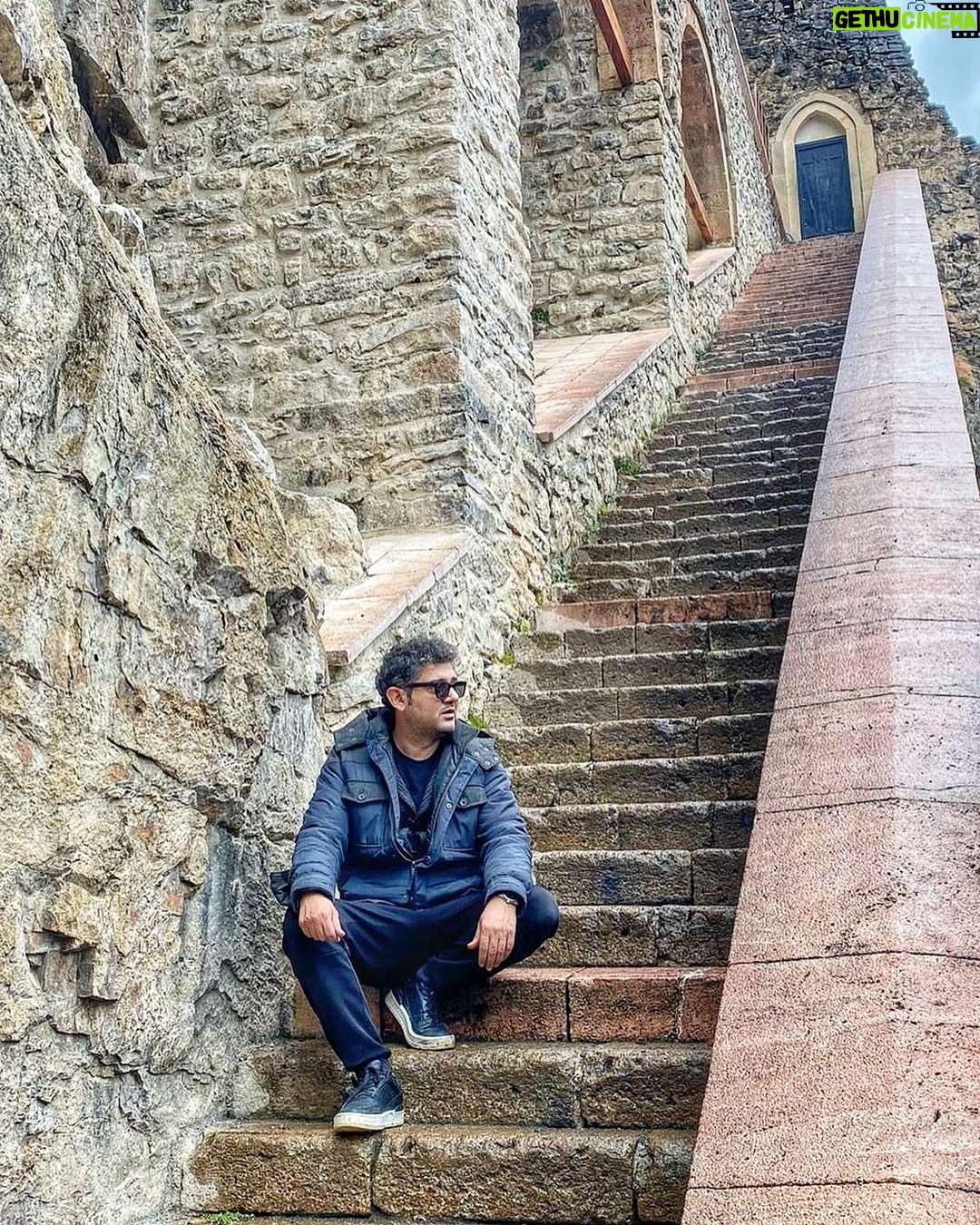 Cihan Ercan - 4.4K Likes - Sahibinden. Site İçinde. Güvenlikli. Yüksek giriş.. Ama baya yüksek giriş.. #sümela ❄️🌲