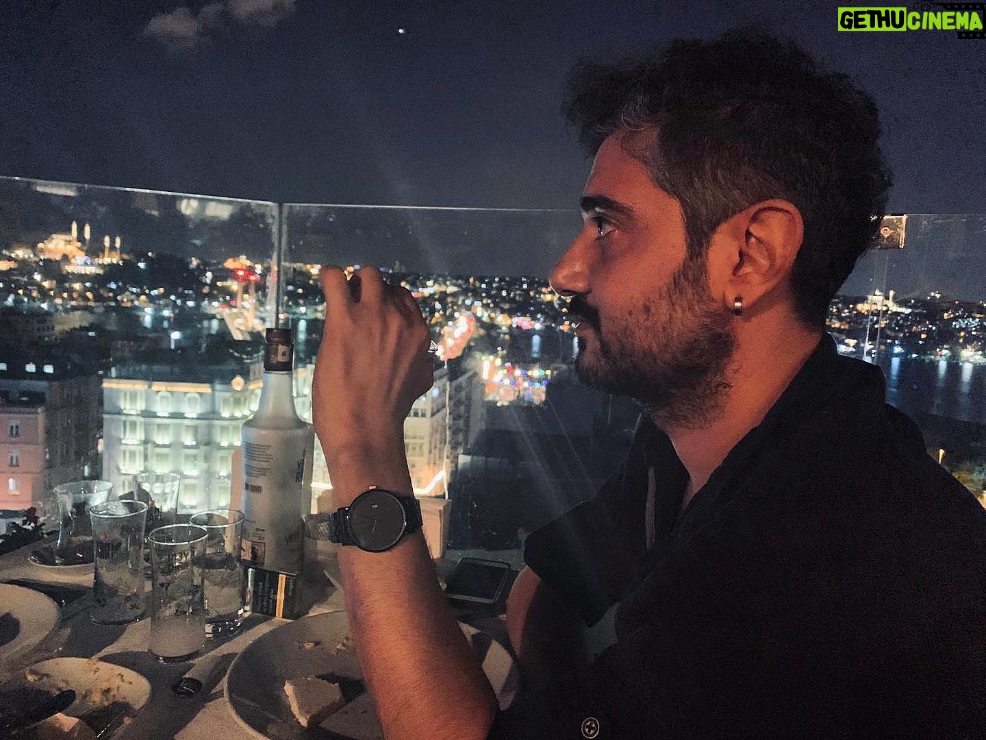 Cihan Ercan - 4.7K Likes - Bir yaz gecesi rüyası.. 🌓 photo by @mervehuriyet 📷