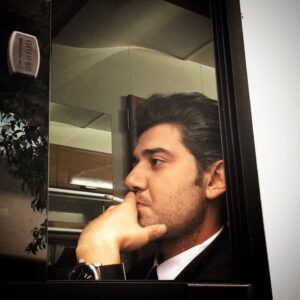 Cihan Ercan Instagram - Hayat uçuyor, kuşlar kısa... #nosmoking 🚭
