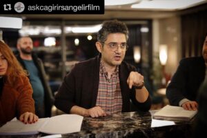 Cihan Ercan Instagram - Canım @kavuk_e yazdı, yönetti. Sevgili @priselnik sağ arkamda kontrolde. @hilalkamaci ezber bu mu yani derken, @mervehuriyet kim bilir nerde? @yagmurtuygun ve @emellyurekk içerdeler biliyorum. Sadece bir filmi bir diziyi değil, ekipçe üretmeyi iş edinmiş herkese selam ediyorum. Aşk dolu filmin çekimleri bitti. Yolu bahtı açık olsun diliyorum. @askcagirirsangelirfilm 🙏🏼🎬