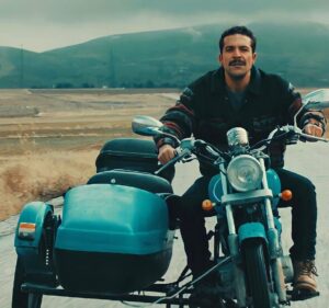 Cihat Süvarioğlu Instagram - İfademden de anlaşıldığı üzere hiç soğuk değil.
Ve evet aynı mont.