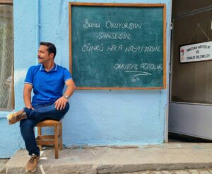 Cihat Süvarioğlu Instagram - Giderken sağda dönerken solda.