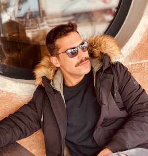 Cihat Süvarioğlu Instagram - Hayatımın bir dönemi Sivrihisar Starbucks’ta geçti.