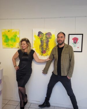 Cindy Lopes Instagram - Avec mon fidèle @philippe_judas2 devant la toile « cachou » à la Concorde art gallery 😉