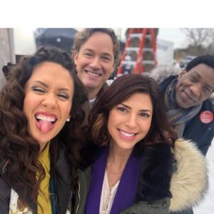Cindy Sampson Instagram - A Christmas Break premieres tonight on @lifetimetv only in the 🇺🇸 
You can catch it in Canada Dec25th at 7pm on @city_tv 
We had THE BEST TIME filming this lil holiday gem! Sending out good holiday vibes to everyone ❤️❄️⛄️
What a great cast/crew! Thanks @reeloneentertainment 😘
And the best slo-mo entrance by @samanthahelt 🤩🤩