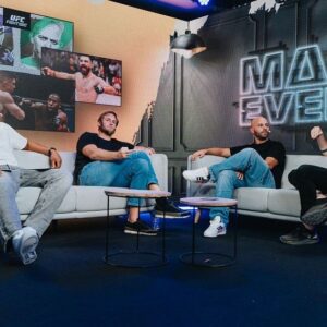 Ciryl Gane Instagram - Encore une soirée au top passée avec vous sur mon Twitch ! 

Vivement le prochain #MainEvent 📺

📸 @cloumzy