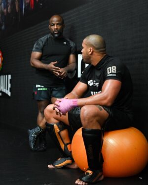 Ciryl Gane Instagram - Dernières répétitions avec l'équipe 🤼‍♂️