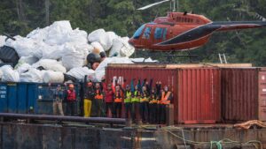 Claire Friesen Instagram - 127 TONNES—that’s the amount of debris my twin sister Sarah, @jkr_photo and the rest of their incredible team removed from B.C.’s coast over the last few weeks!! So proud of your enormous efforts in keeping our beautiful oceans clean and safe. Let’s all give them our sincere thanks 👏🏻🙏🏻✨ 
Photos by @jkr_photo 
Video by @bluewateradventuresbc