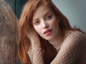 Claire Friesen Instagram - Tu es dans toutes mes pensées.
Photo by @daganydw with @agataserge H&M @makeuphairstylist #portraits_ig