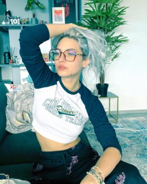 Clara Doxal Instagram - Taper une pose de mannequin insta alors que je suis une shlag. It’s barbie passion sortie bouffe et concerts