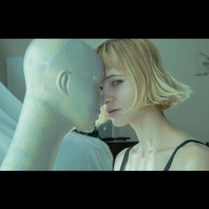 Clara Kovacic Instagram - NEO SYNTHETIC con la 1 @claramkovacic 
En un mundo cada vez más frío y dividido; luchar por lo que nos define y hace únicos será la salida para autopreservarnos😬🪐

Workflow: @adobe @compositenation @retoquefactoria @wacom 

#cyberpunk #scifi #photoshop #fotodeldia