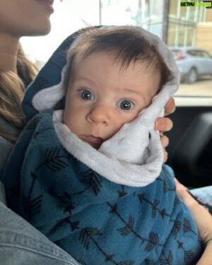 Claude Bégin Instagram - Un bébé déjà voyage adapted✨💙
Une maman admirablement versatile 💪🏼🥛🌱❤️‍🔥
#famile