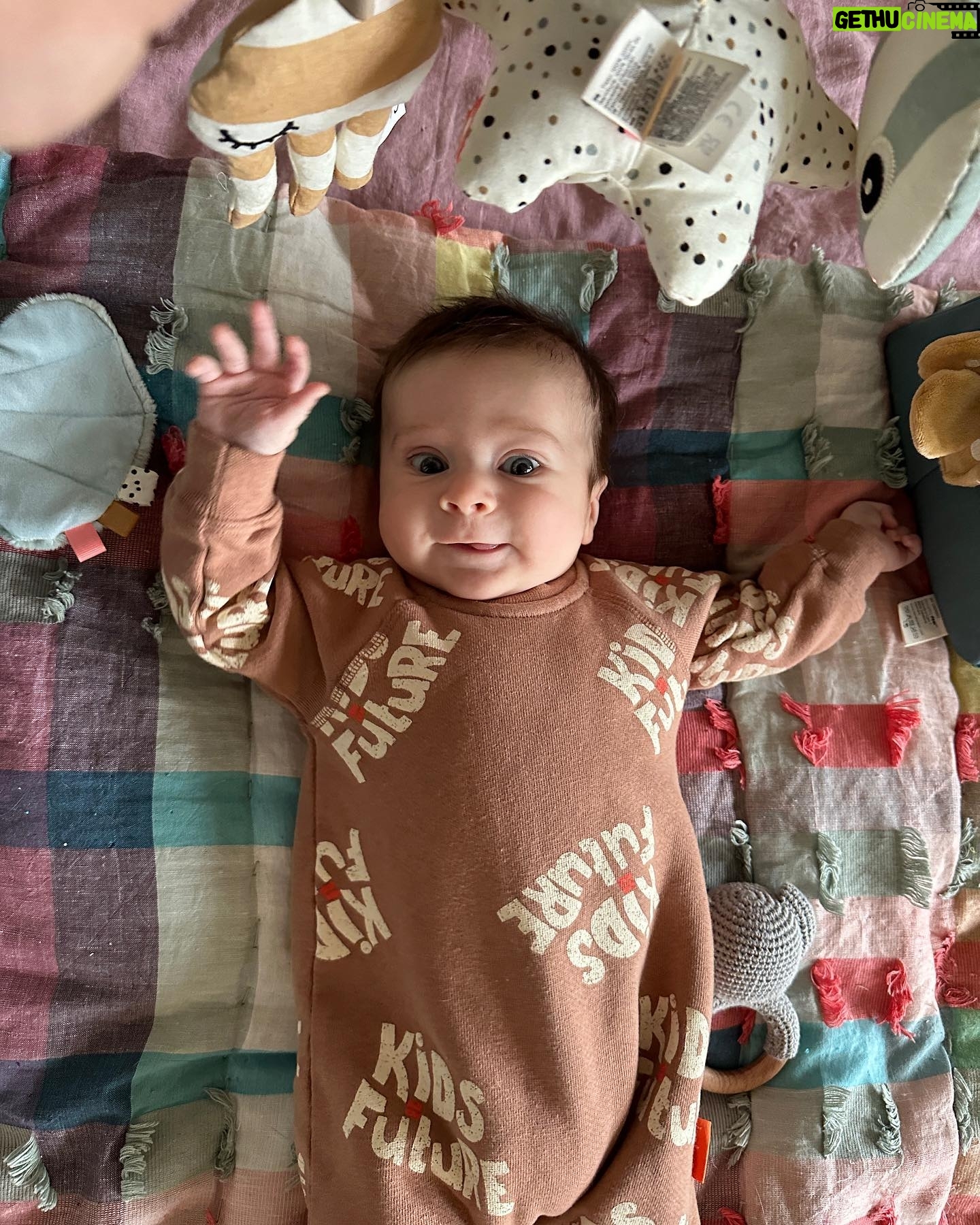 Claude Bégin - 10.5K Likes - Un bébé déjà voyage adapted✨💙
Une maman admirablement versatile 💪🏼🥛🌱❤️🔥
#famile