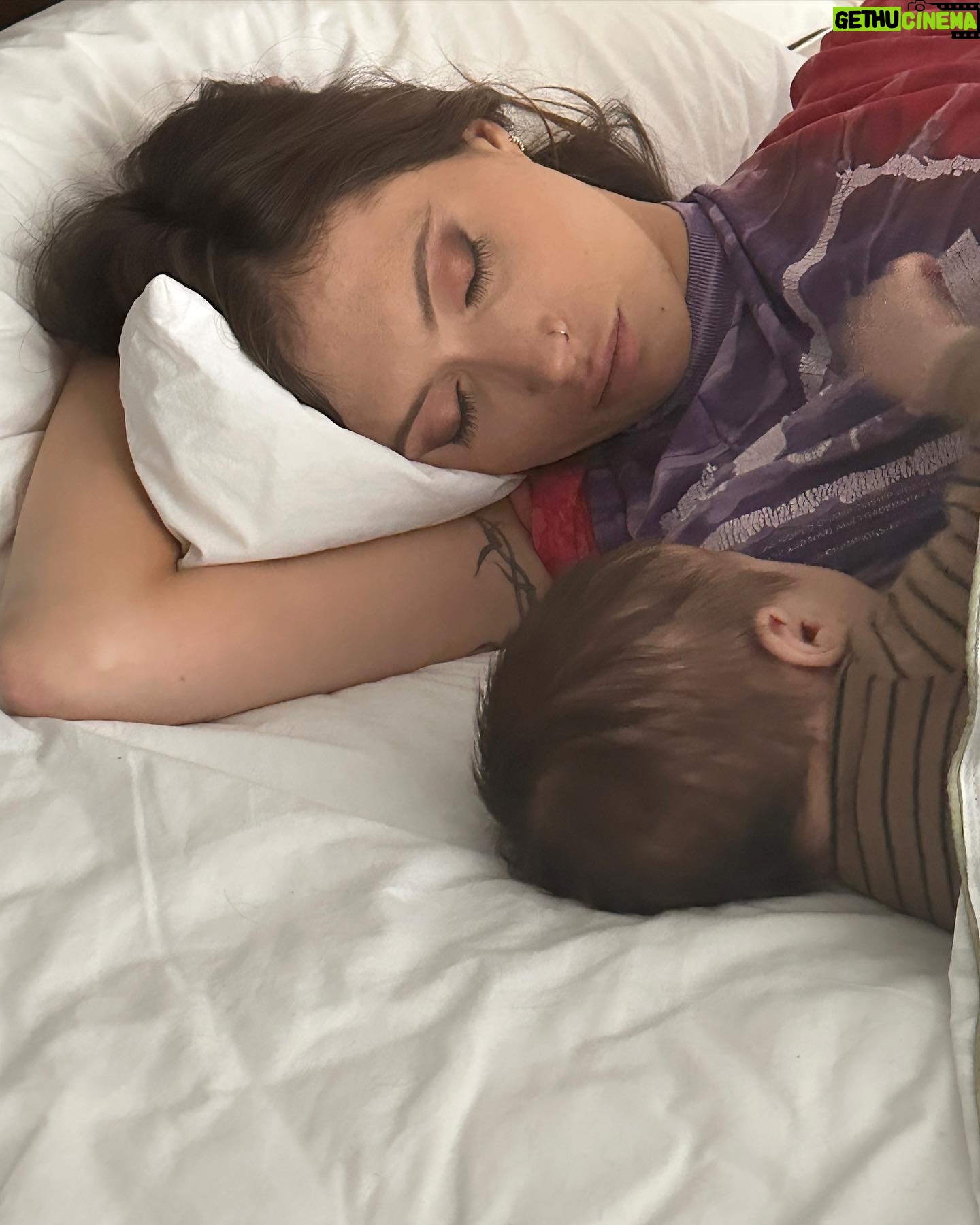 Claude Bégin - 10.5K Likes - Un bébé déjà voyage adapted✨💙
Une maman admirablement versatile 💪🏼🥛🌱❤️🔥
#famile