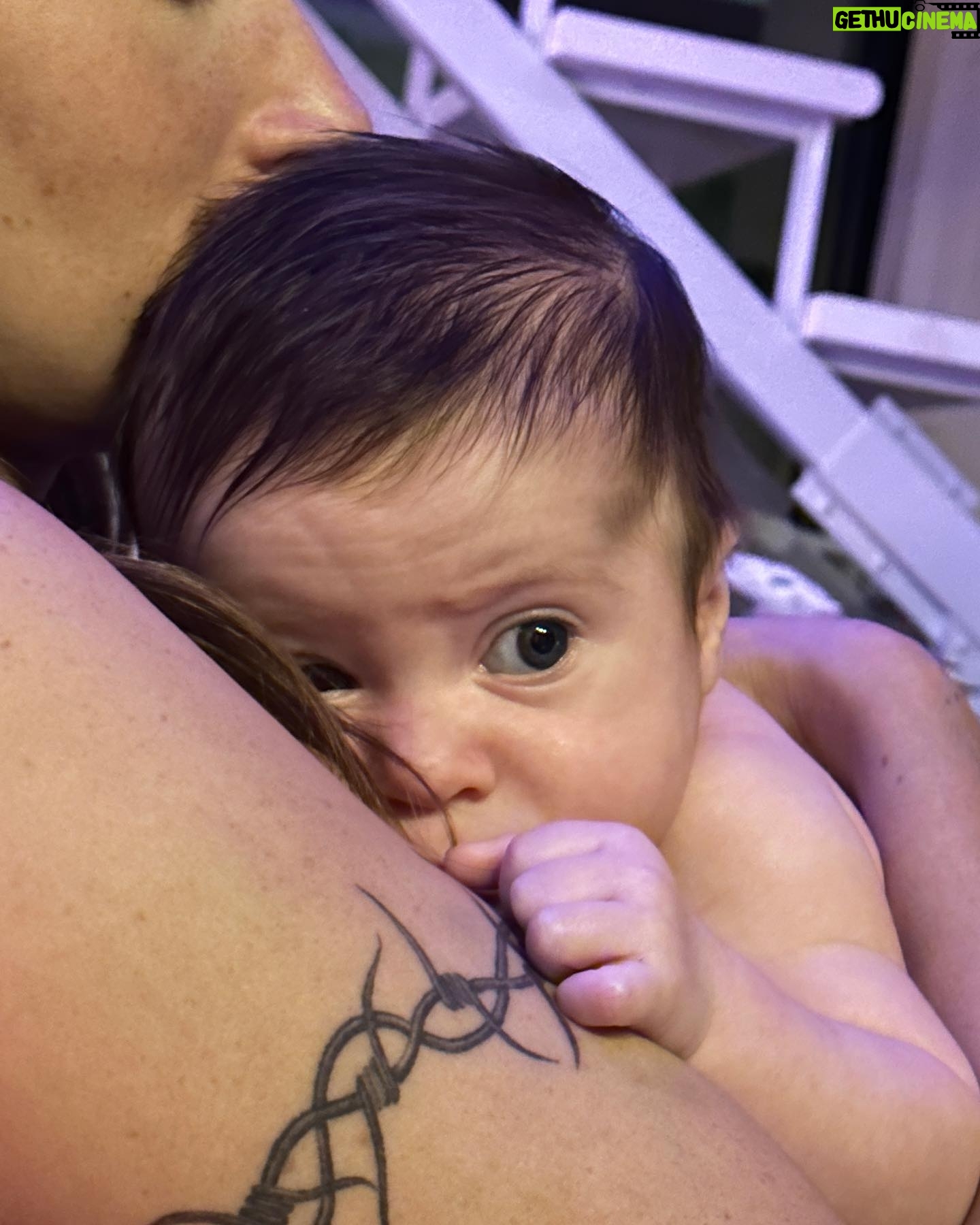 Claude Bégin - 10.5K Likes - Un bébé déjà voyage adapted✨💙
Une maman admirablement versatile 💪🏼🥛🌱❤️🔥
#famile