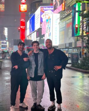 Claude Bégin Instagram - Des belles personnes, des beaux voyages ,un nouveau garçon qui arrive dans l’amour❤️
Life is good🙏🏼✨🔮