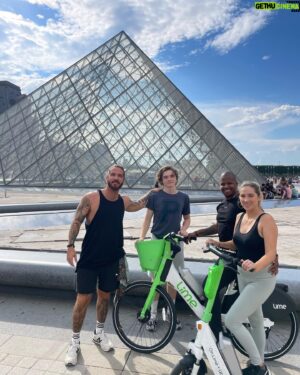 Claude Bégin Instagram - Des belles personnes, des beaux voyages ,un nouveau garçon qui arrive dans l’amour❤️
Life is good🙏🏼✨🔮