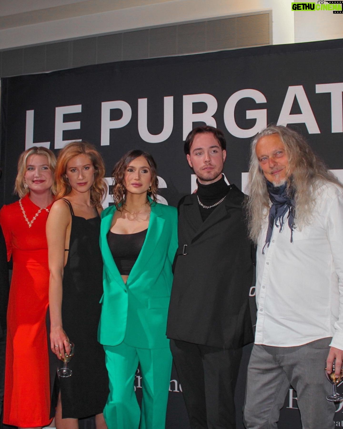 Claude Bégin - 22K Likes - Bravo tellement @philocormier.
À toute l’équipe, aussi.
Un honneur et un privilège 🙏🏼🤍
C’était une maudite belle première sortie de couple sans bébé. 👩🏻❤️💋👨🏻
@purgatoirefilm, disponible dès maintenant sur @cravecanadafr.
📸 @alexefo