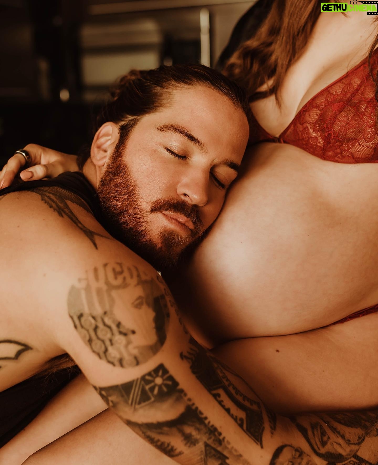 Claude Bégin - 16.2K Likes - La quantité d’amour qui attend ce bébé
🌊❤️❤️❤️❤️❤️❤️
On a tellement hâte! Comme dirait ta mère « prends ton temps, mais fais ça vite!🏀