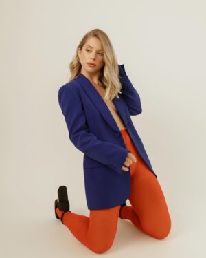 Cláudia Abrantes Instagram - A Camila falou que este look estava: “Uma Vibe bem 🍒🍒💙💙”. Se ela falou, tá falado.

@fcfotografias_ 📸❤️‍🔥

#photoshoot #vibe2024 #collantsvermelho #modeling #fyp #instaphoto #inspiration