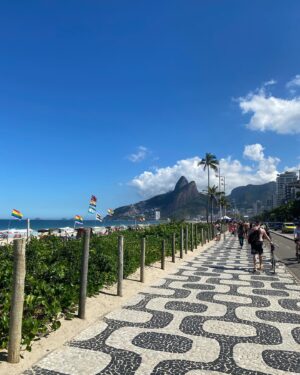 Cláudia Abrantes Instagram - E já passou um ano desde a minha visita ao Rio de Janeiro. O sentimento é o mesmo: “O Rio roubou a minha vontade de voltar para casa” e agora as saudades são cada vez maiores. Só eu sei o que senti quando ainda estava prestes a aterrar nesta linda cidade. 💚💛

#riodejaneiro #ferias #fyp #instagram #euamoorio #praia #sol #calor #mar #sal