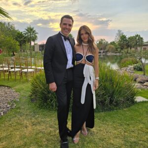Claudia Álvarez Instagram - En la boda de mi mejor amigo @carlosquintanillas y @carlosadyan con las personas mas importantes #MiGeneracion #LosAmoChicos #LosCarlos