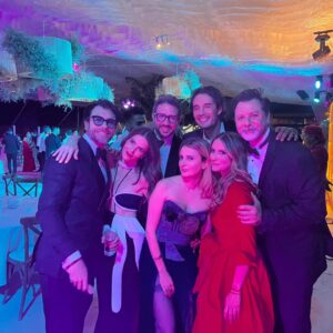 Claudia Álvarez Instagram - En la boda de mi mejor amigo @carlosquintanillas y @carlosadyan con las personas mas importantes #MiGeneracion #LosAmoChicos #LosCarlos