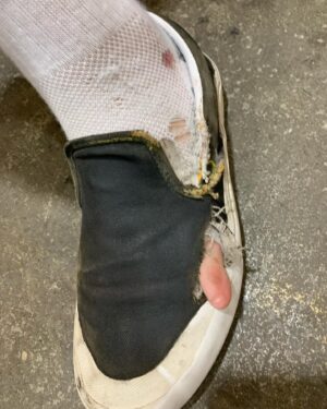 Claudia Black Instagram - My 13 year old had a skate boarding mishap mid Ollie tonight. He has such a great sense of humour. He posed for this photo with a smile on his face and I cannot stop laughing every time I look at it. I don’t know why the unexpected toe cracks me up so much. Luckily the mad dash right as I was serving dinner was made to the Vans store before closing, not the ER. (Been there done that at dinner time for closing gaping chins and knees) This time he needed something without gaping holes on his feet for school tomorrow. Hopefully this pair lasts or @vans it’ll  be our last. Now to wash the dye off my hands. My 11 year old wanted pink hair for first day back at school tomorrow. Popped him off to bed with a shower cap on. “ I look like a lunch lady,” he grinned. More laughter. Thank the heavens my kids aren’t dullards. #singlemumlife