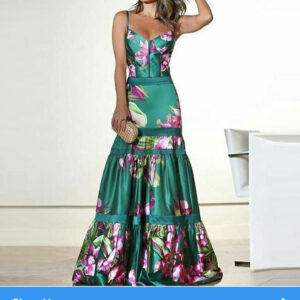 Claudia Black Instagram - Caveat emptor aka #buyerbeware hey @pipidressofficial when are you going to return my emails? You made me wait a month, sent me half the order, and half of what you DID send is utter rubbish. The blue and green dresses you see me elegantly modeling for you here are size small. REALLY?! Hey @instagram thought you’d like to know that this company comes up often as a sponsored link in my instagram feed. Not sure how it got there though one day I decided to give it a go. Zero customer service and bordering on total scam. Looking forward to you dealing with your sponsors and getting back to me with some customer support. And anyone else? Danger will Robinson! Abort mission to buy from this company until further notice.