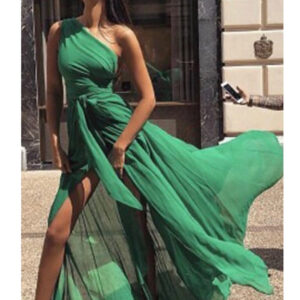 Claudia Black Instagram - Caveat emptor aka #buyerbeware hey @pipidressofficial when are you going to return my emails? You made me wait a month, sent me half the order, and half of what you DID send is utter rubbish. The blue and green dresses you see me elegantly modeling for you here are size small. REALLY?! Hey @instagram thought you’d like to know that this company comes up often as a sponsored link in my instagram feed. Not sure how it got there though one day I decided to give it a go. Zero customer service and bordering on total scam. Looking forward to you dealing with your sponsors and getting back to me with some customer support. And anyone else? Danger will Robinson! Abort mission to buy from this company until further notice.