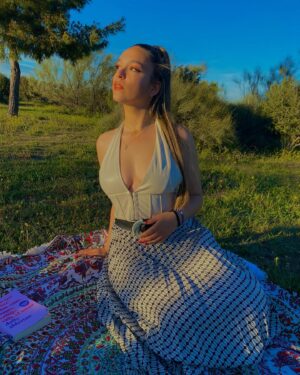 Claudia Iglesias Pérez Instagram - aceptamos el amor que creemos merecer <3